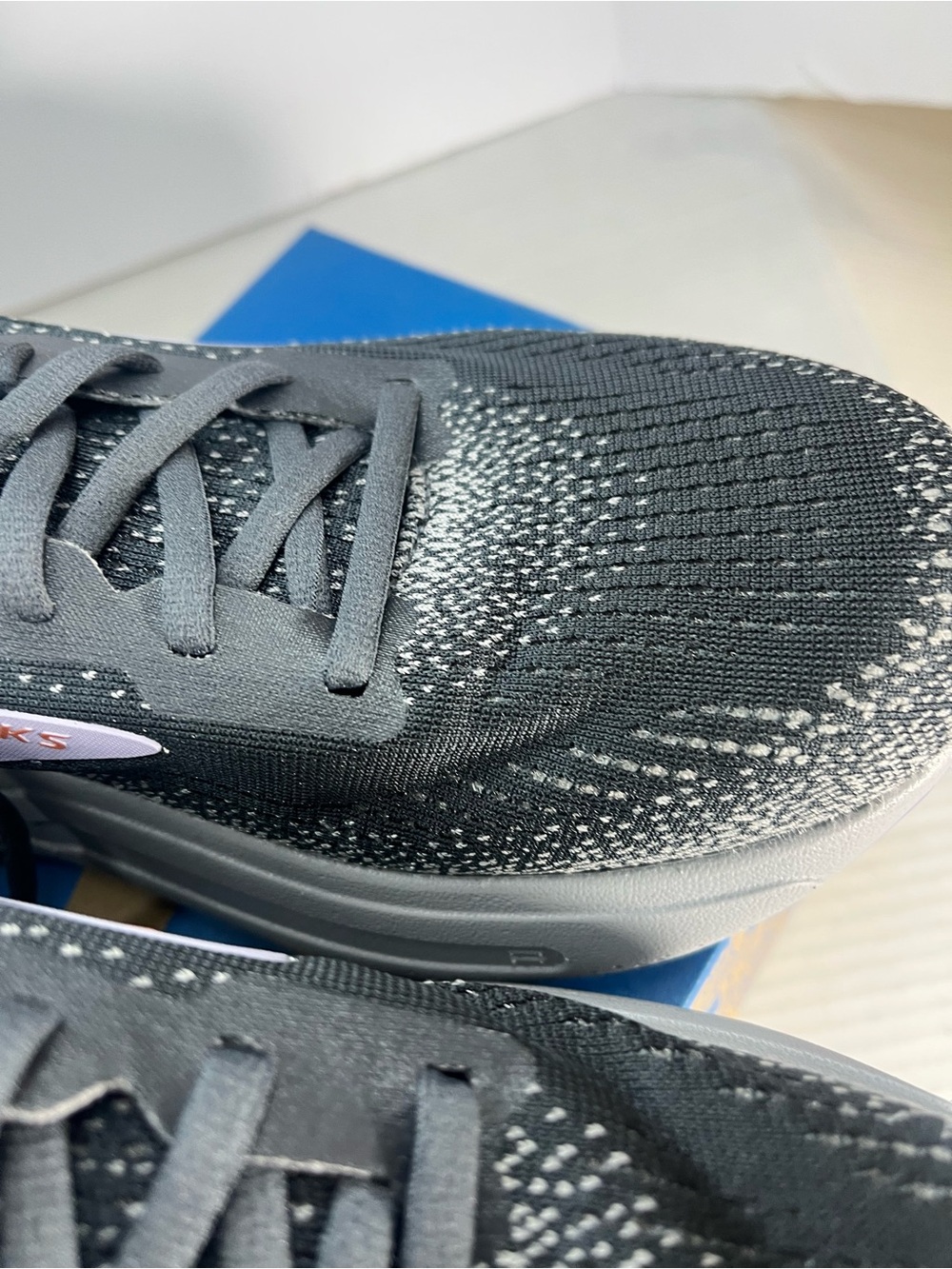 Brooks goes Max 2 woman’s size 10 like new - Picture 11 of 16